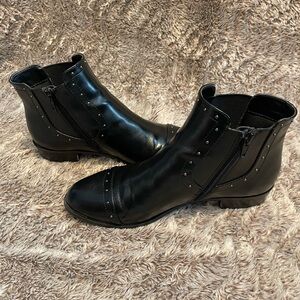 Black women’s boots size 7